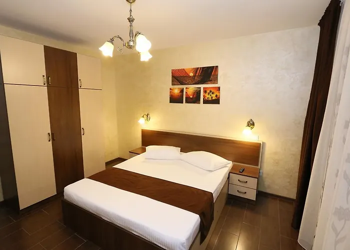 Erika - By The アパート